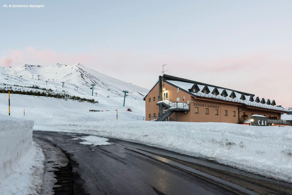 Fermata Spuligni Villa Zafferana Etnea Esterno foto